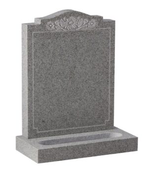 wg176 churchyard memorial in karin grey